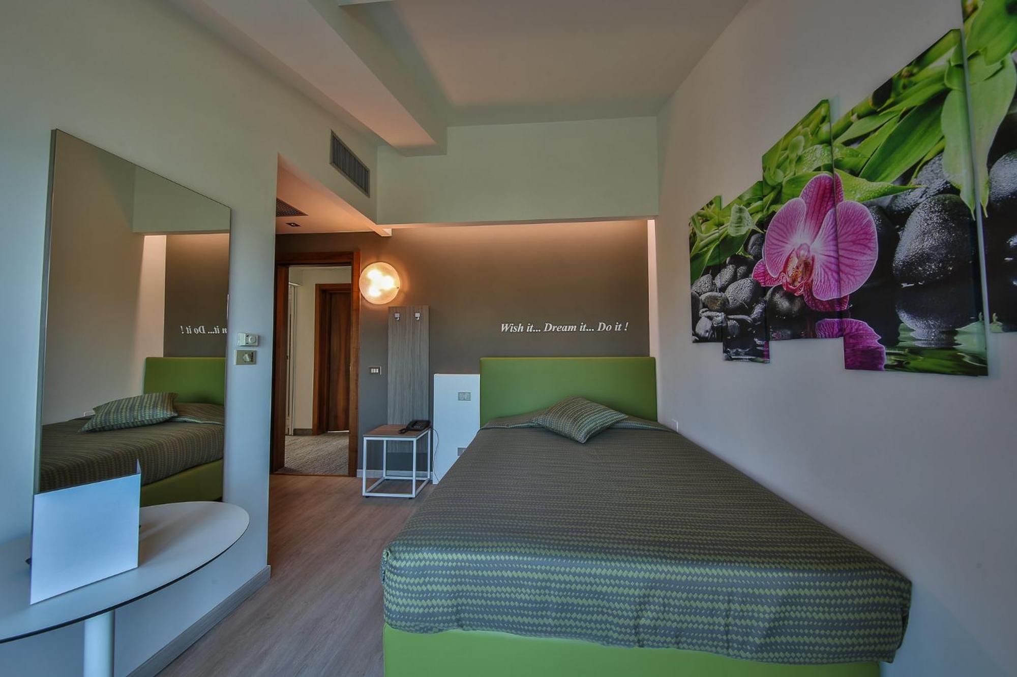 Hotel Ideal Сірміоне Екстер'єр фото