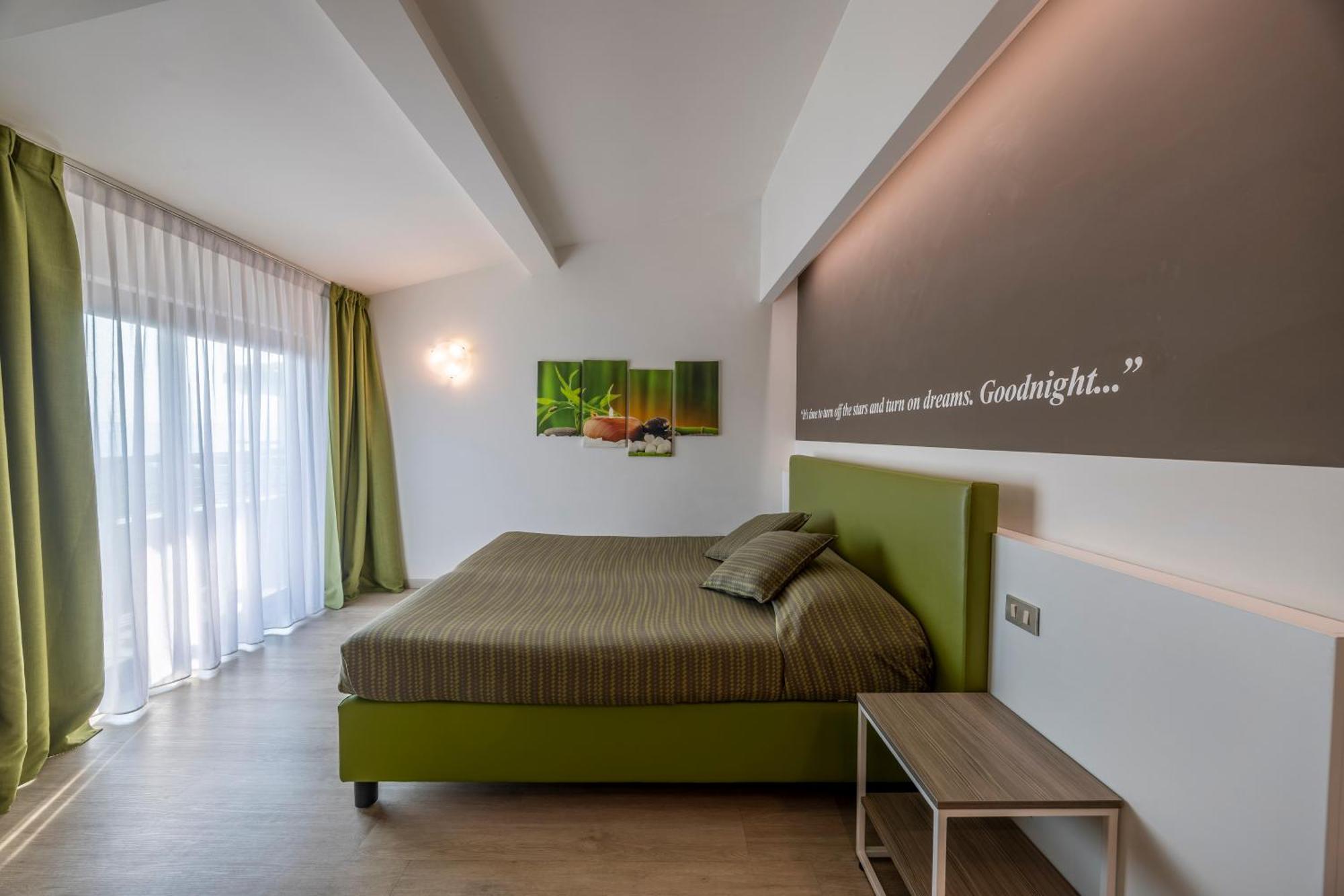 Hotel Ideal Сірміоне Екстер'єр фото