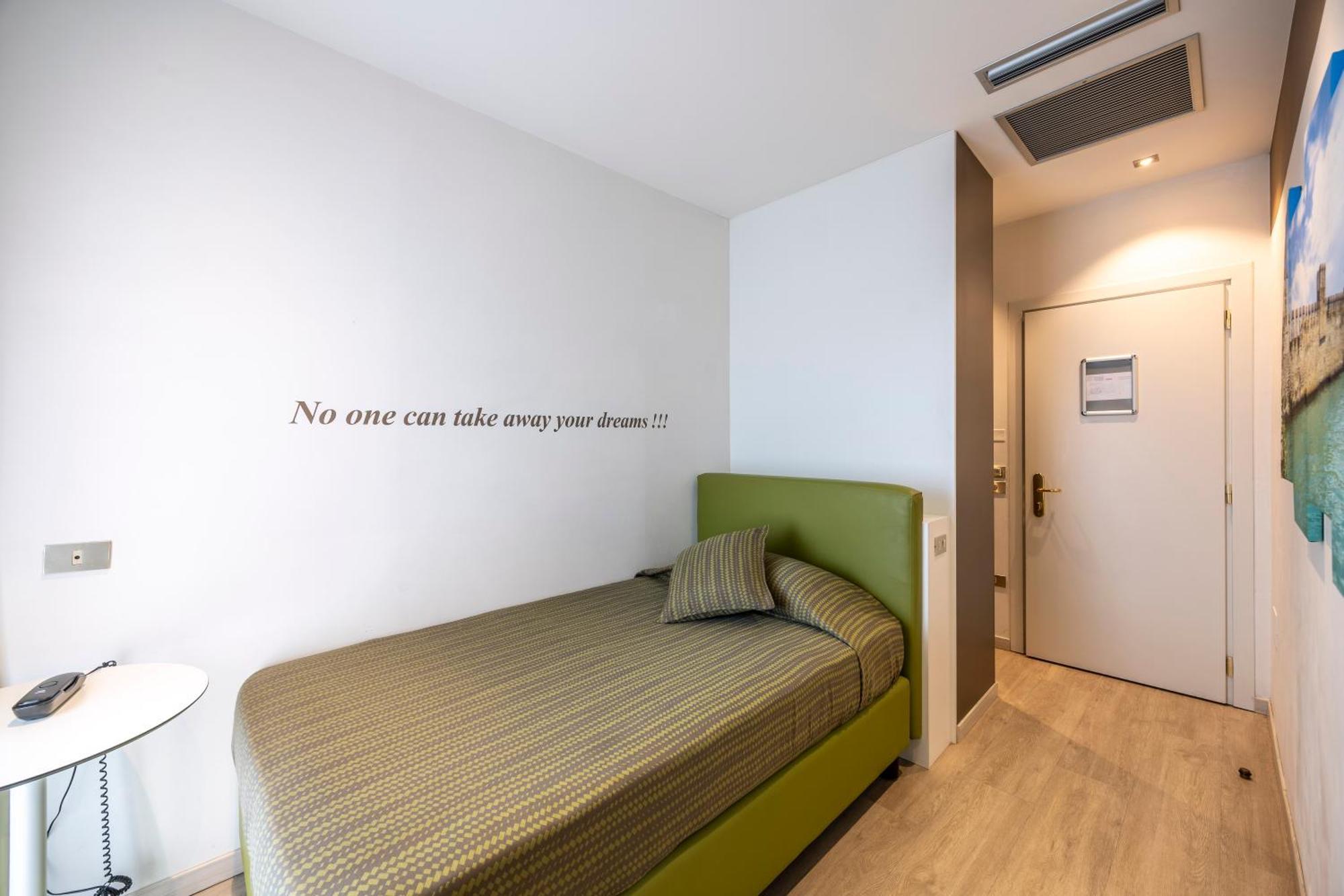 Hotel Ideal Сірміоне Екстер'єр фото