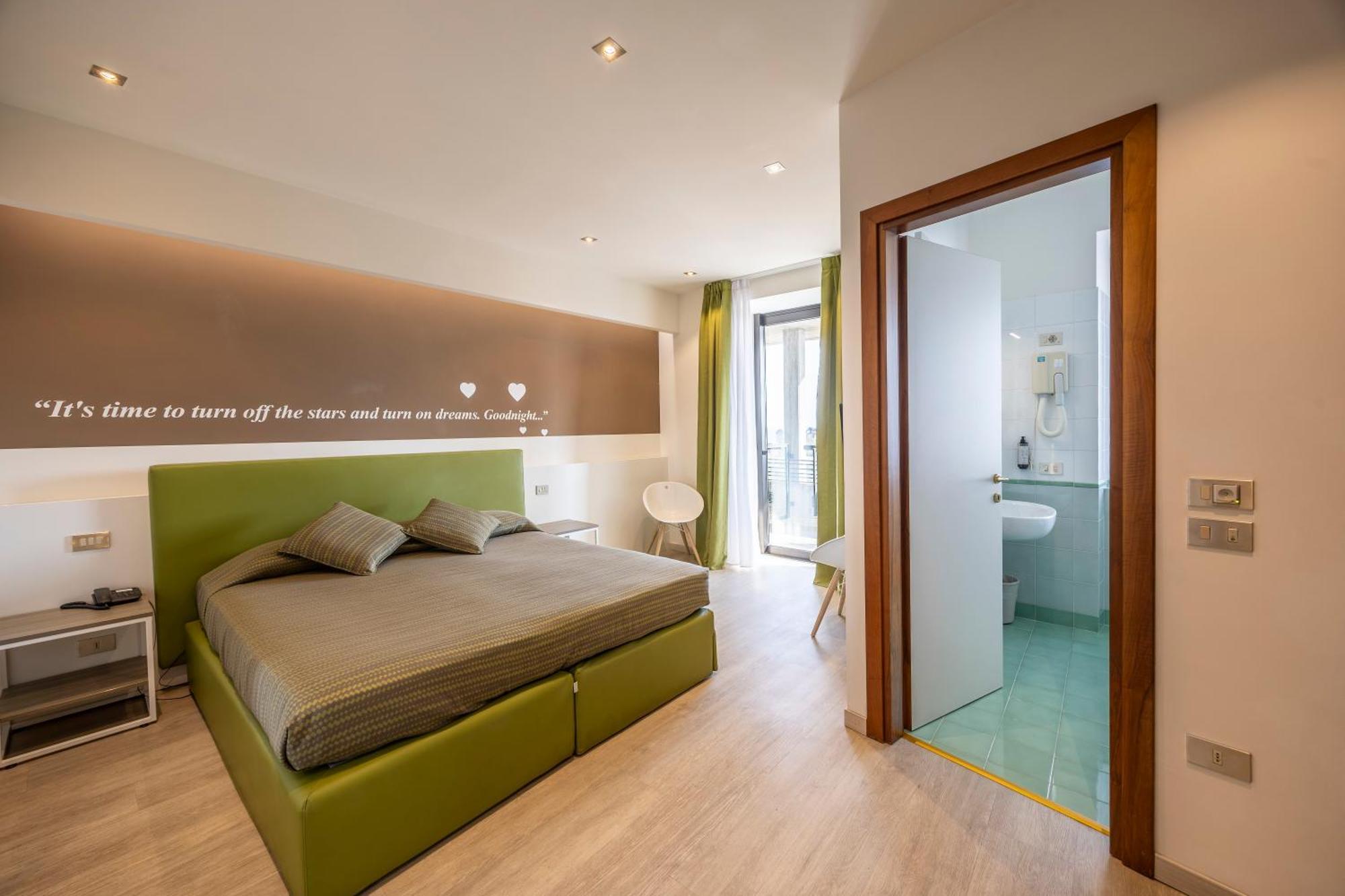 Hotel Ideal Сірміоне Екстер'єр фото