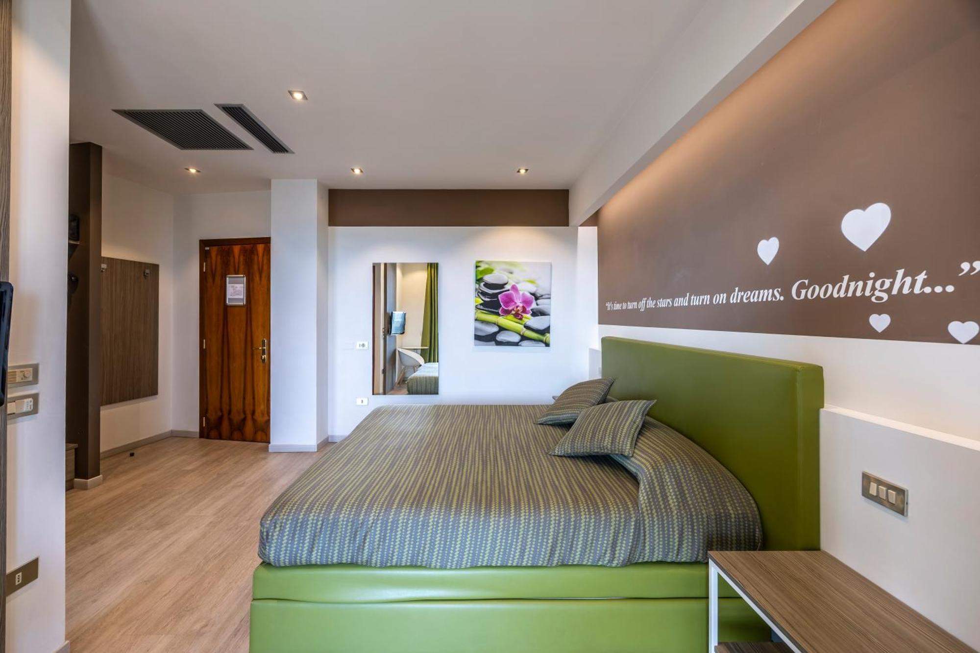 Hotel Ideal Сірміоне Екстер'єр фото