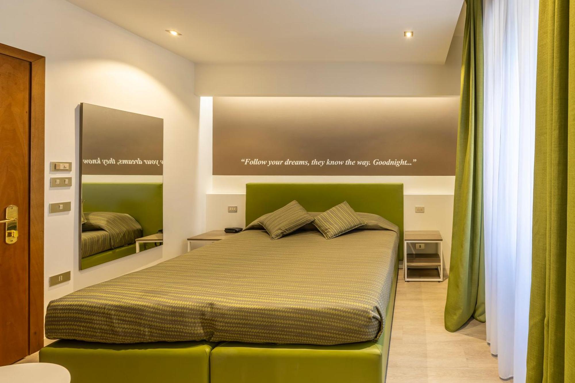 Hotel Ideal Сірміоне Екстер'єр фото