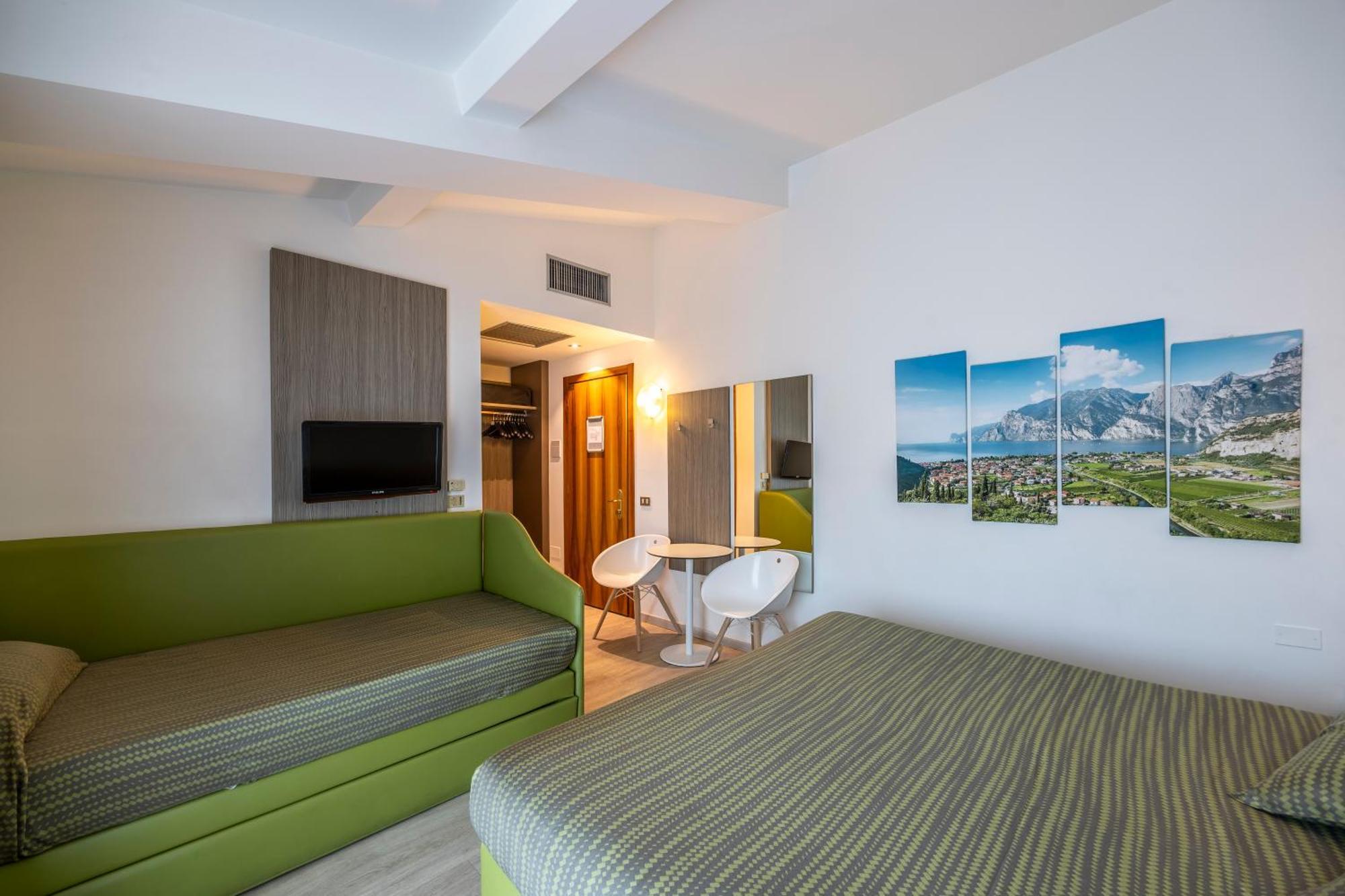 Hotel Ideal Сірміоне Екстер'єр фото