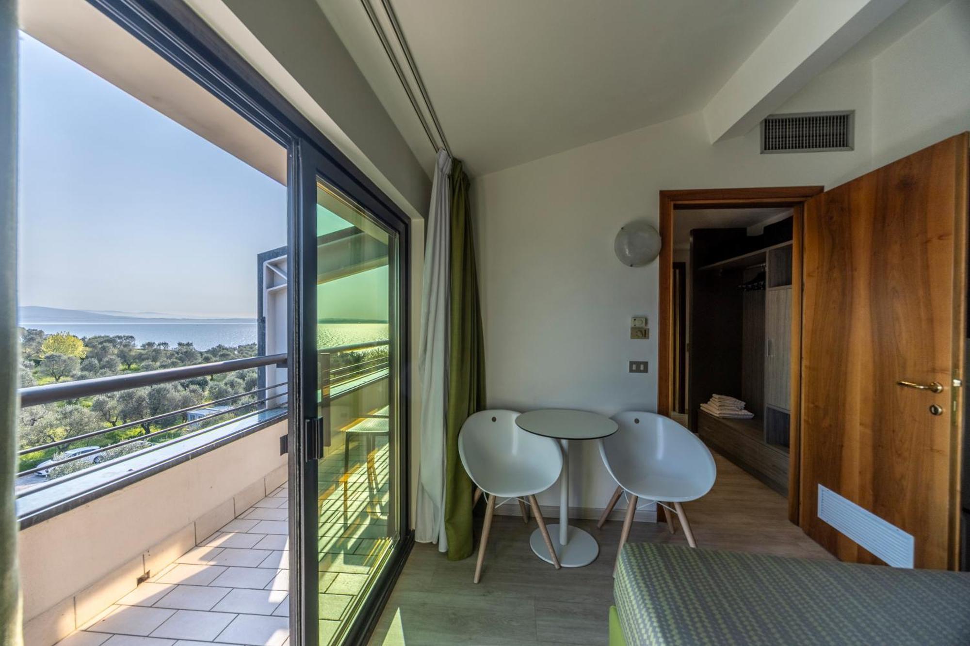 Hotel Ideal Сірміоне Екстер'єр фото