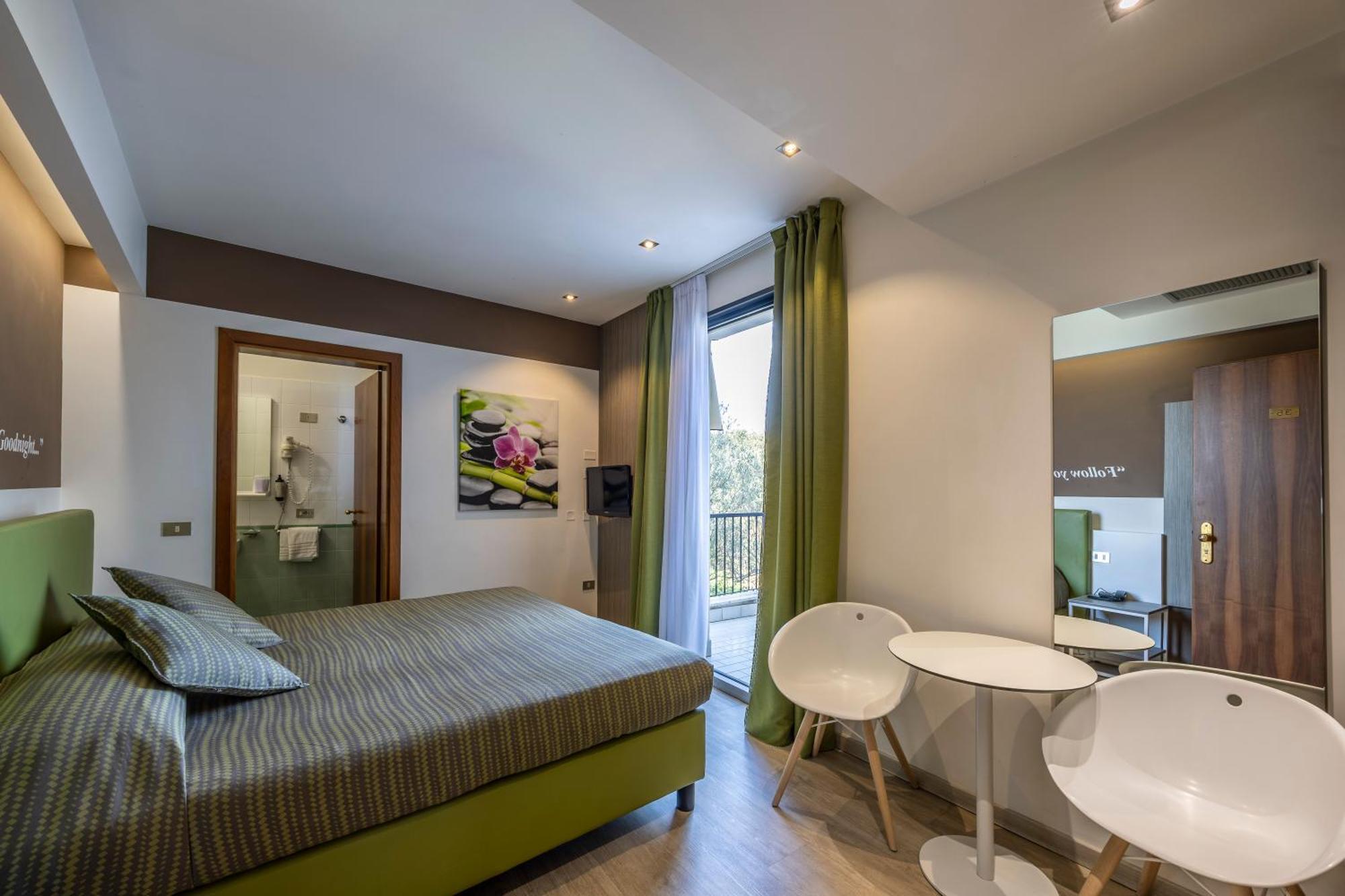 Hotel Ideal Сірміоне Екстер'єр фото