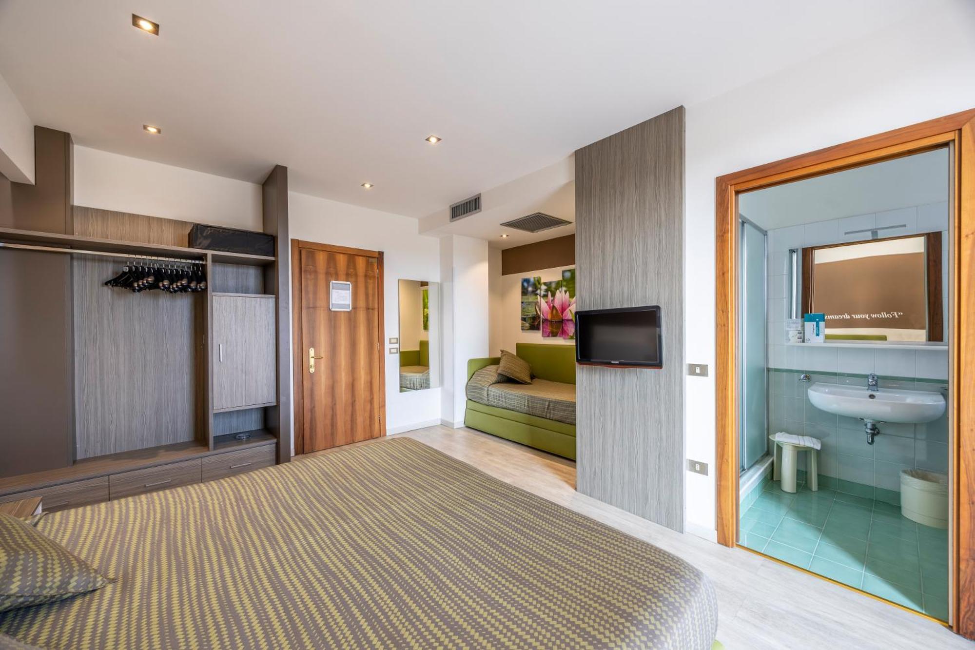 Hotel Ideal Сірміоне Екстер'єр фото