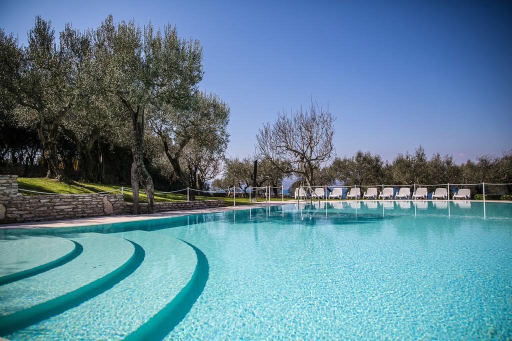 Hotel Ideal Сірміоне Екстер'єр фото
