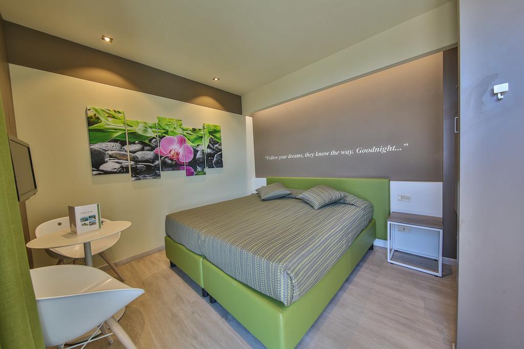 Hotel Ideal Сірміоне Екстер'єр фото