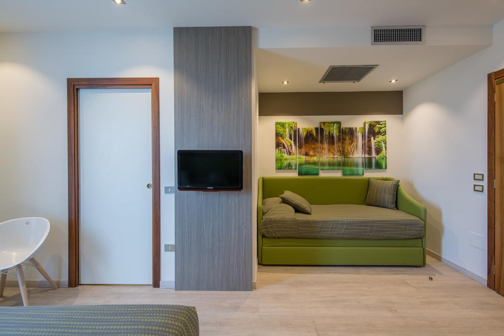 Hotel Ideal Сірміоне Екстер'єр фото