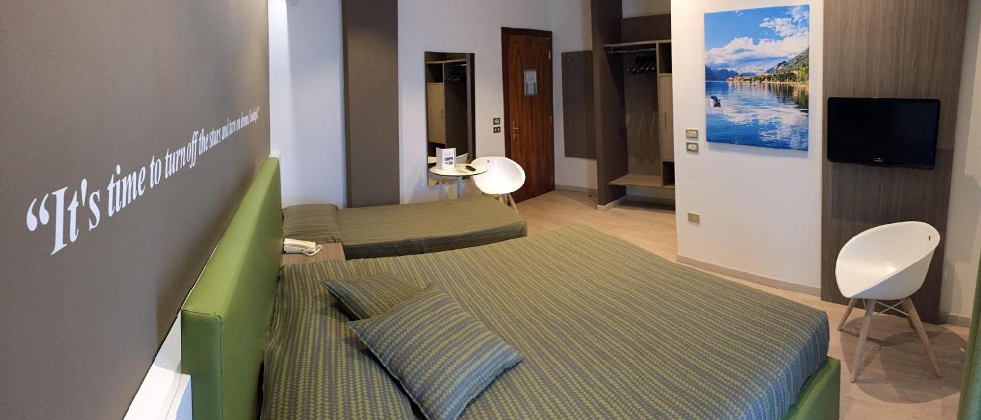 Hotel Ideal Сірміоне Екстер'єр фото