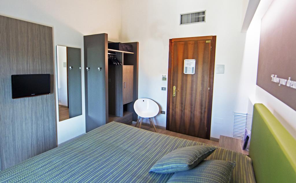 Hotel Ideal Сірміоне Екстер'єр фото